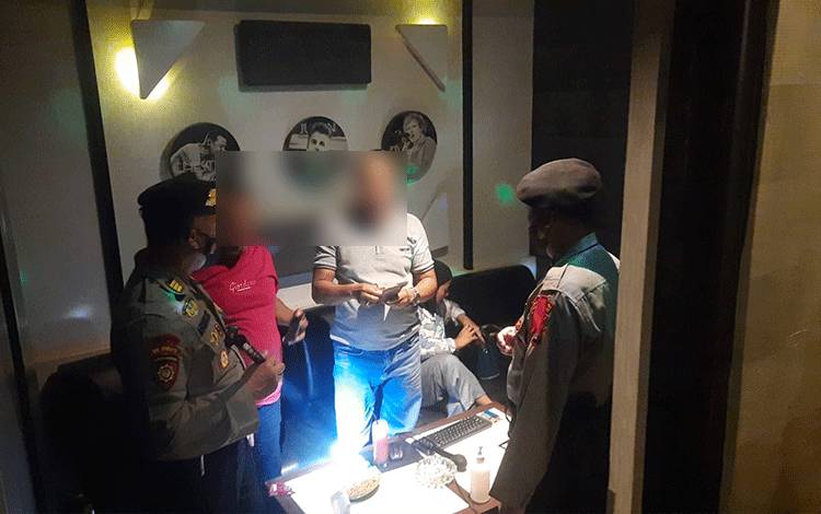Oknum Kades Sempat Tinggalkan Anak Istri Terjaring Razia THM di Sampit