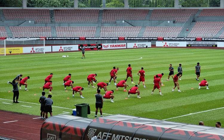 Timnas Indonesia saat uji coba lapangan Stadion Kuala Lumpur Malaysia, Minggu (25/12/2022) jelang laga melawan Brunei Darussalam pada laga Grup A Piala AFF. ANTARA/Bayu Kuncahyo