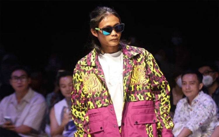 Bonge saat ikut peragaan busana di Jakarta Fashian and Food Festival (ANTARA/Instagram @bonge.citayam)