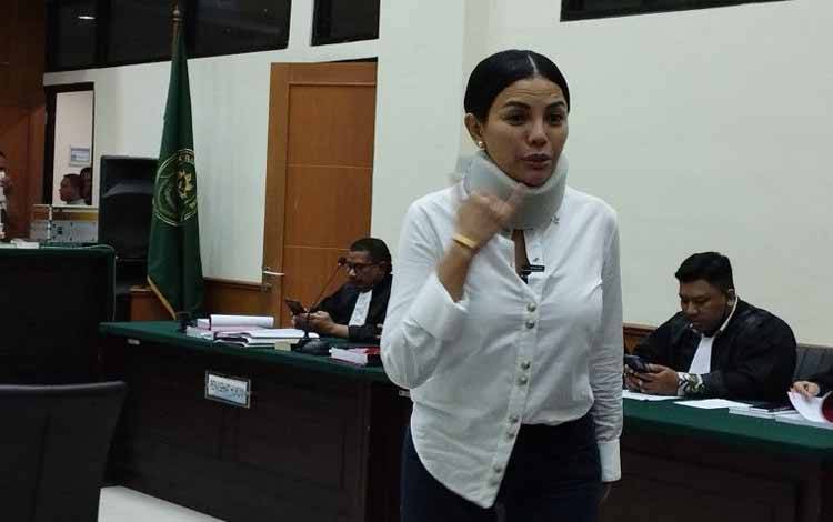 Nikita Mirzani saat mengikuti sidang di PN Serang, Kamis. (Mulyana)