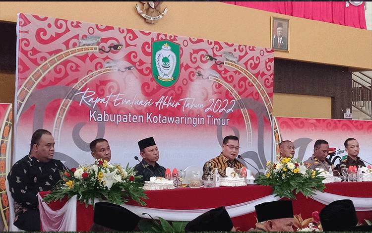Bupati Kotawaringin Timur?Halikinnor,?perwakilan dari Polres Kotim dan perwakilan dari Kodim 1015 menghadiri rapat evaluasi akhir tahun 2022, Kamis, 29 Desember 2022. (FOTO: DEWIP)