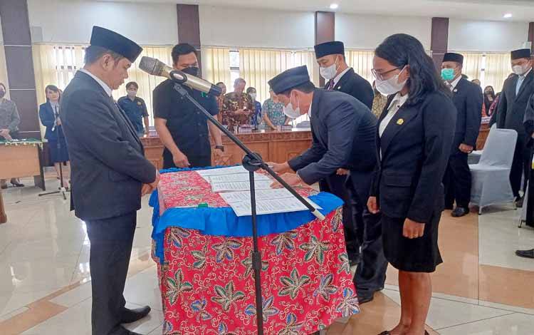 Ampera AY Mebas Lantik 55 Pejabat Pemkab Barito Timur