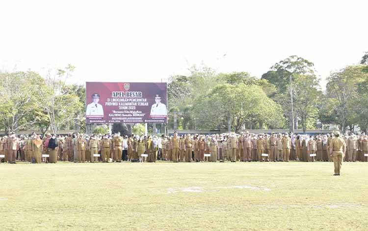 Apel besar hari pertama kerja pada tahun 2023 dalam rangka meningkatkan disiplin, kinerja dan profesionalisme?Pemprov Kalteng di halaman kantor Gubernur Kalteng, Senin, 2 Januari 2023. (FOTO: IST)