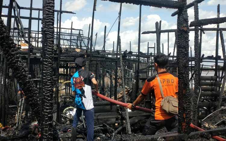 9 Kepala Keluarga Terdampak Kebakaran Rumah di Palingkau Baru