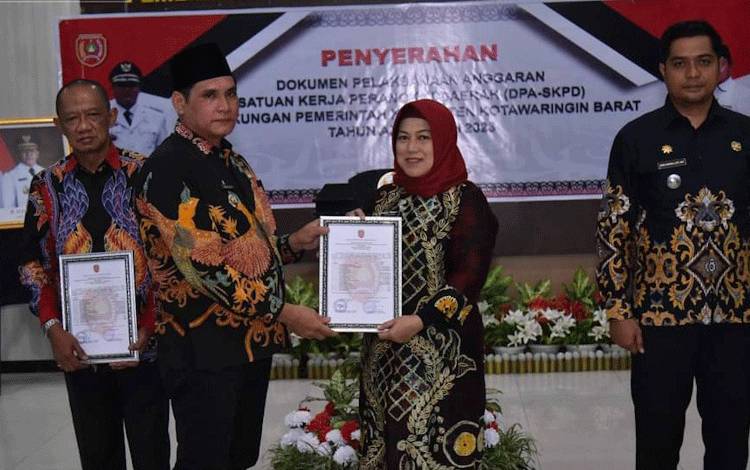 Ini yang Disampaikan Pj. Bupati Kobar Pada SKPD Saat Serahkan DPA-SKPD 2023