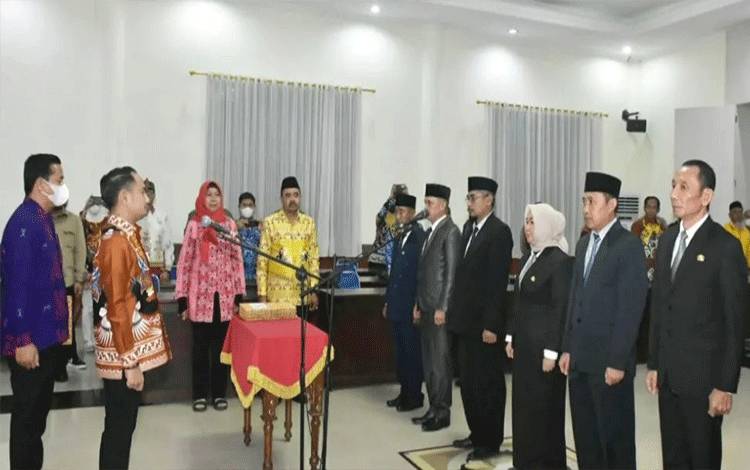 Pejabat Baru Pemko Palangka Raya Diminta Kerja Maksimal dan Berinovasi