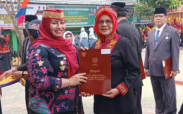 Kemenag Kotim Anugrahi Satyalencana ASN saat Hari Amal Bakti