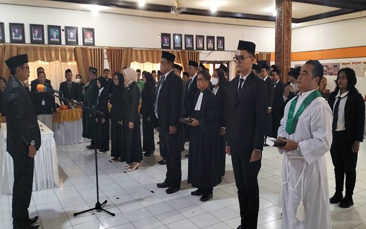 KPU Lantik 30 Anggota PPK Terpilih se-Barito Selatan