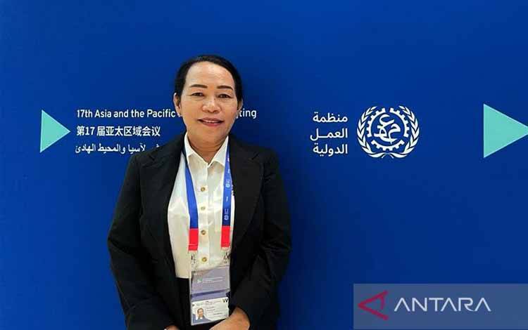 Presiden KSBSI Elly Rosita Silaban mengikuti Pertemuan Regional ke-17 ILO Asia Pasifik di Singapura, Kamis (8/12/2022). ANTARA/Yashinta Difa/am.
