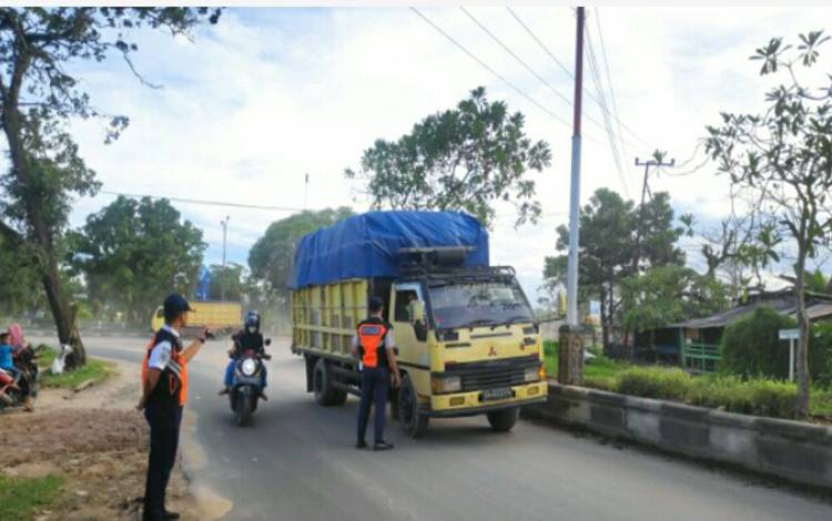 Kadishub Sebut Masih Banyak Truk Bandel Masuk Dalam Kota Sampit