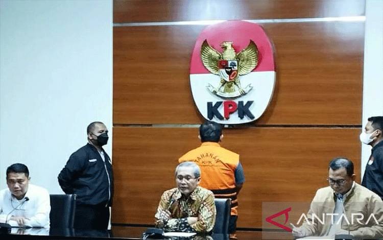 KPK Bakal Dalami Dugaan Suap Lukas Enembe dari Proyek Lain
