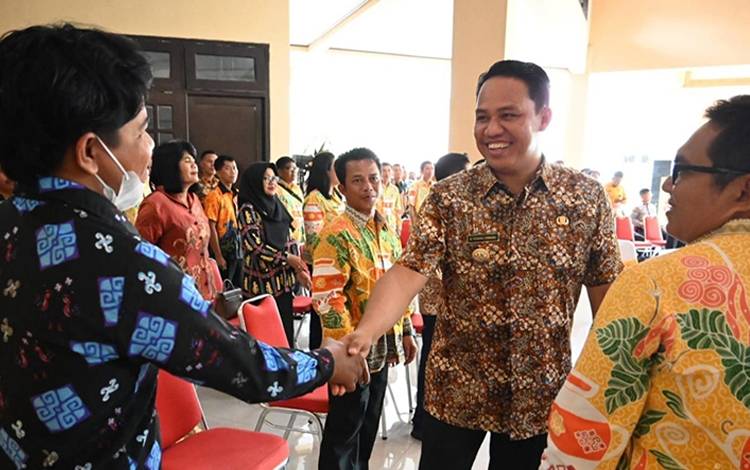 Bupati Lamandau Undang Mantan Kades ke Rujab  ?