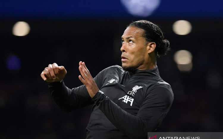 Bek Liverpool Virgil van Dijk. (Photo by OSCAR DEL POZO / AFP) (AFP/OSCAR DEL POZO)