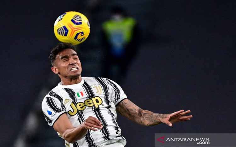 Foto arsip - Pemain Juventus asal Brazil Danilo (ANTARA/AFP/MIGUEL MEDINA)