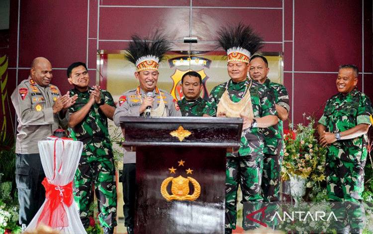 Kapolri Pastikan TNI-Polri Terus Kawal Kebijakan Presiden di Papua
