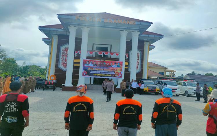 Forkopimcam gelar apel siaga karhutla di halaman Polsek Baamang yang di Jalan Tjilik Riwut yang dipimpin langsung oleh Kabagops Polres Kotim Kompol Samsul Bahri. pada, 9 Januari 2023