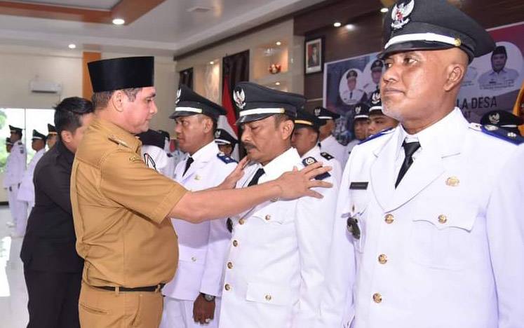 Pj. Bupati Kobar Lantik 32 Pj Kades