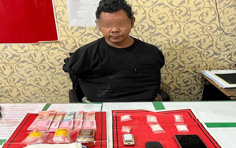 Sedang Asyik Rebahan Bandar Sabu di Sampit Tiba-tiba Diborgol Polisi