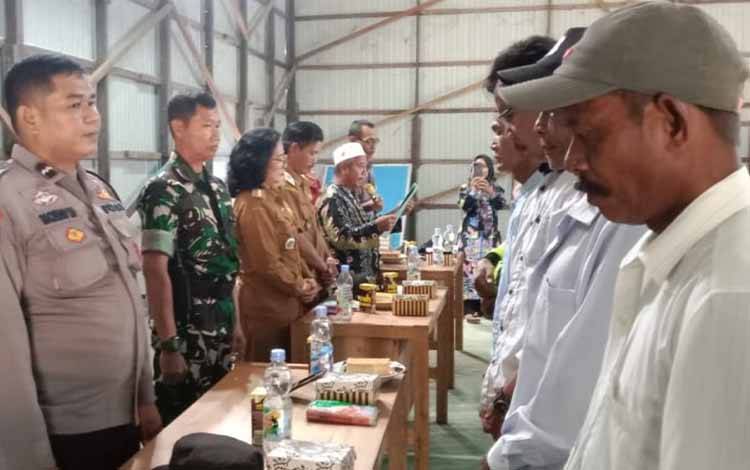 Personel Polsek Pulau Petak Hadiri Pelantikan Ketua RT, Begini Pesannya