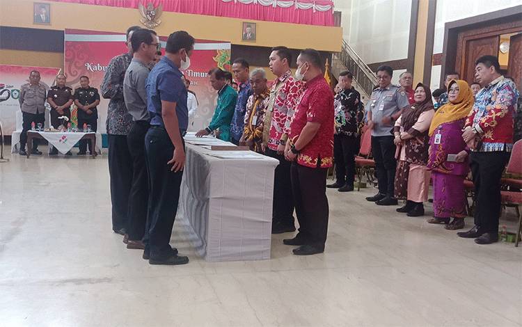 11 Paket Rp21,4 Miliar Ditandatangani, Bupati Kotim Harap Pembangunan Segera Dilaksanakan