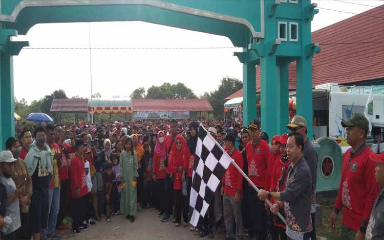 Puncak Hari Amal Bhakti Dimeriahkan Jalan Sehat di Kasongan