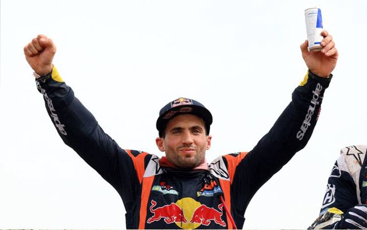 Pebalap Argentina Kevin Benavides melakukan selebrasi setelah menjuarai Reli Dakar 2023 pada etape terakhir yang menempuh rute Al-Hofuf ke Dammam, Arab Saudi. (15/1/2023) (Photo by FRANCK FIFE / AFP) (AFP/FRANCK FIFE)