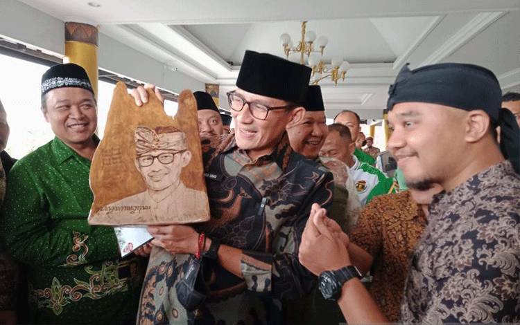 Menparekraf Siap Promosikan Jember Sebagai Pusat Batik Ecoprint