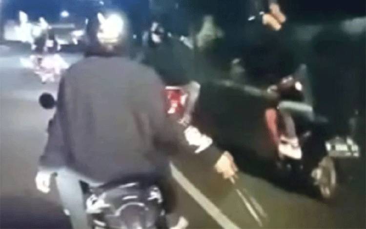Polisi Selidiki Video Aksi Geng Motor Bersenjata Tajam