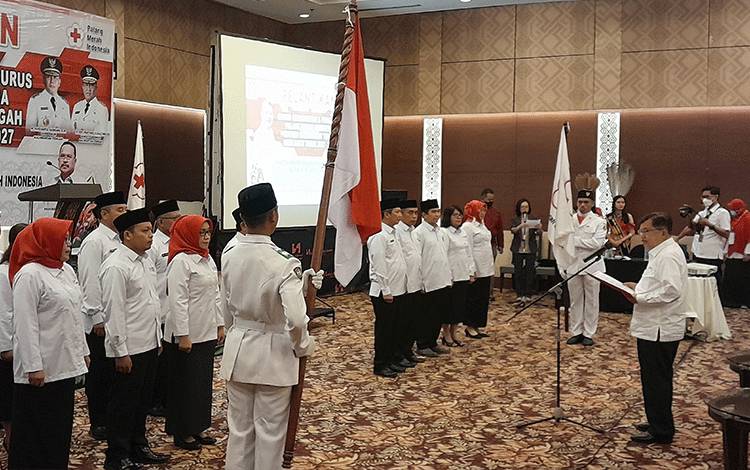 Jusuf Kalla Lantik Dewan Kehormatan dan Pengurus PMI Kalteng Masa Bhakti 2022-2027