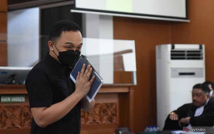 Ricky Rizal Dituntut 8 Tahun Penjara