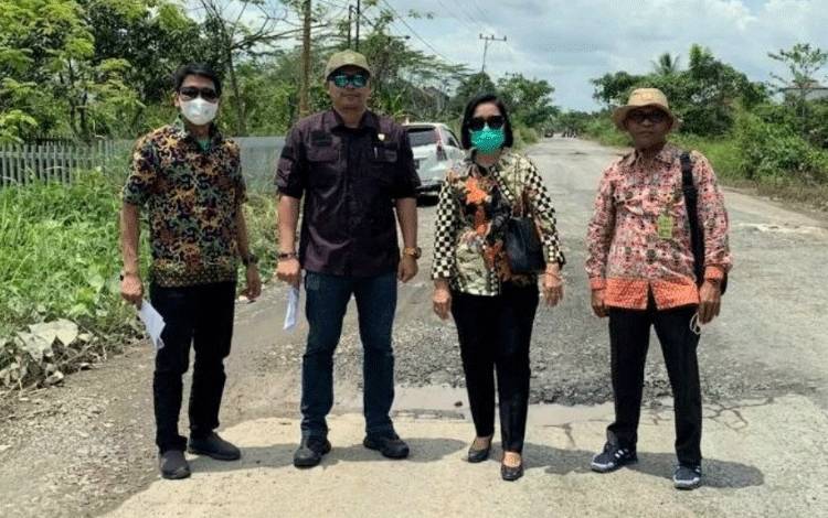 Dewan Minta Pemda Tingkatkan Perhatian Terhadap Jalan yang Mengalami Kerusakan