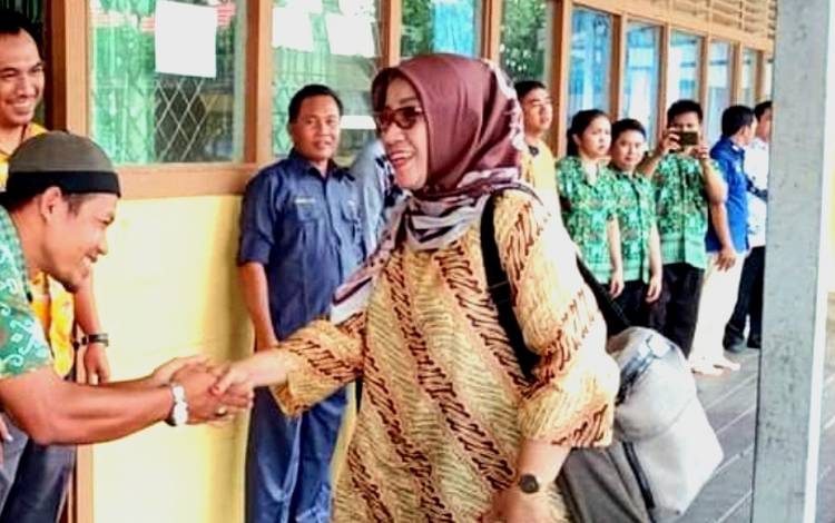 Ketua Komisi III DPRD Kalteng, Siti Nafsiah pada saat melaksanakan reses. (FOTO: DOK RESES SITI NAFSIAH)