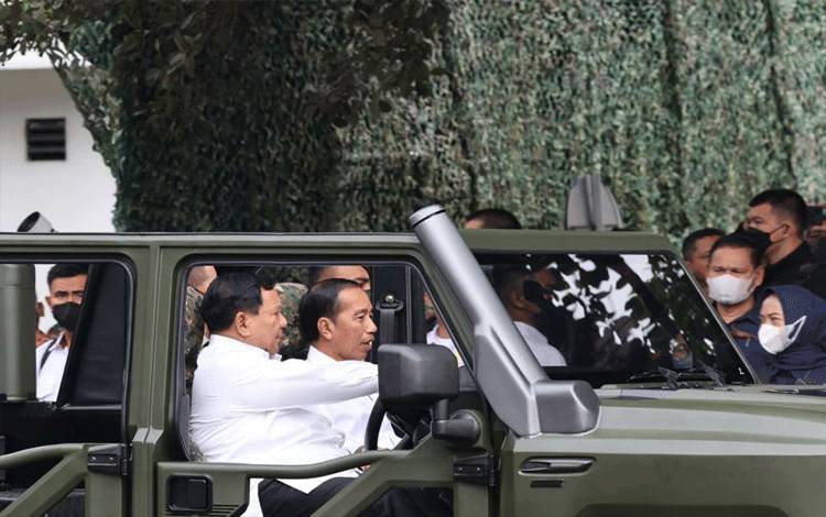 Prabowo Sopiri Jokowi Tinjau Pameran Alutsista di Rapim Kemhan 2023