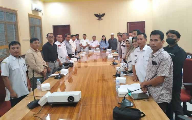 Terkait Masalah Lahan Perusahaan dengan Warga Desa Umpang,?Pemkab Kobar Bakal Gelar Pertemuan