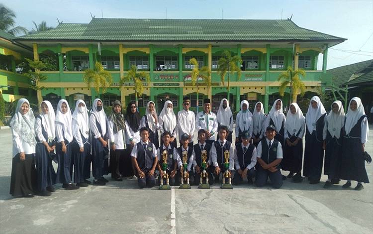 MTsN 1 Kapuas Raih Banyak Penghargaan Sejumlah Lomba Meriahkan HAB Kemenag
