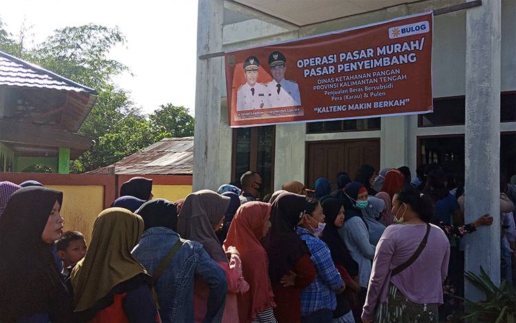 Operasi pasar penyeimbang di Kelurahan Mentawa Baru Hulu, Kamis, 19 Januari 2023 (FOTO: DEWIP)?