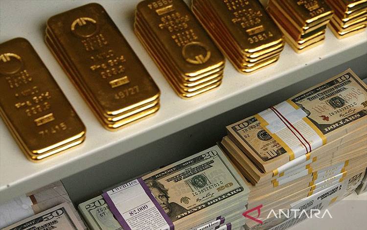 Emas Menguat Didorong Pelemahan Dolar AS dan Aus Masuk "Safe Haven"
