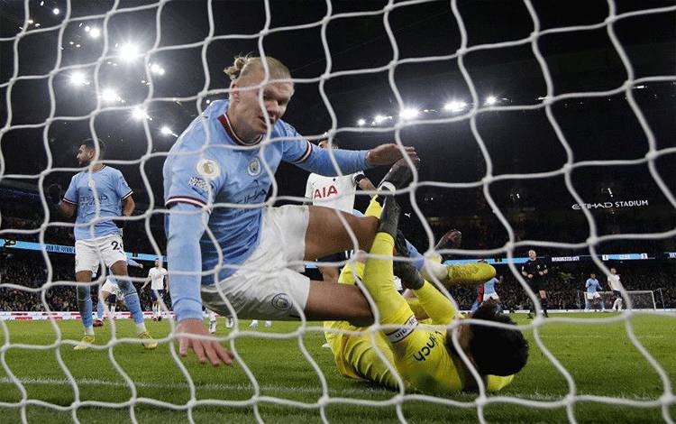 Manchester City balik Taklukkan Spurs 4-2 untuk Tempel Ketat Arsenal