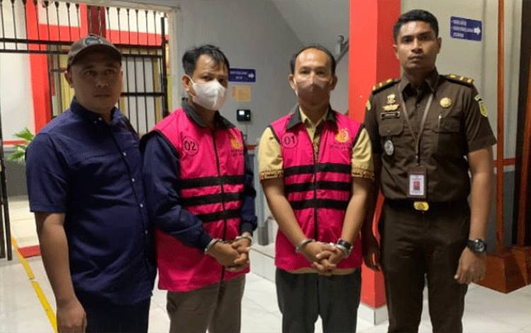 Diduga Korupsi APBDes, Kejari Katingan Tahan Kades dan Bendahara Tarusan Danum