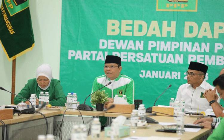 Plt Ketum PPP Muhammad Mardiono bersama pengurus DPW PPP Aceh melakukan bedah dapil di Kantor DPP PPP Jakarta, Jumat (20/1/2023). (ANTARA/HO-Humas PPP)