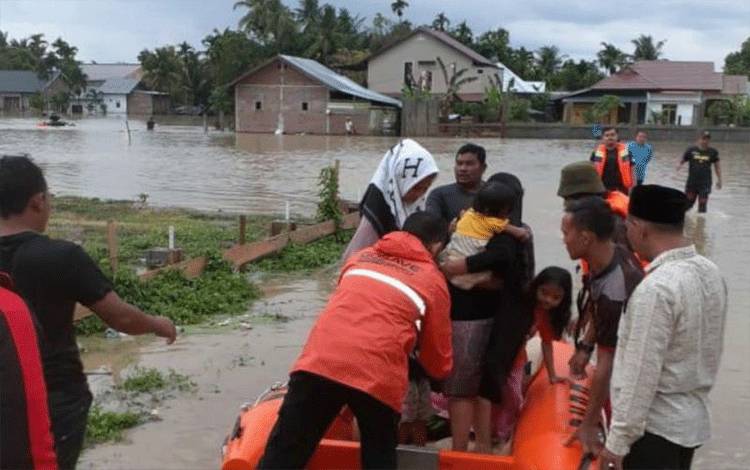 Banjir Memaksa 4.665 Orang Mengungsi