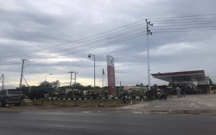 Menerobos Antrean, Pelangsir BBM SPBU di Sampit Baku Hantam