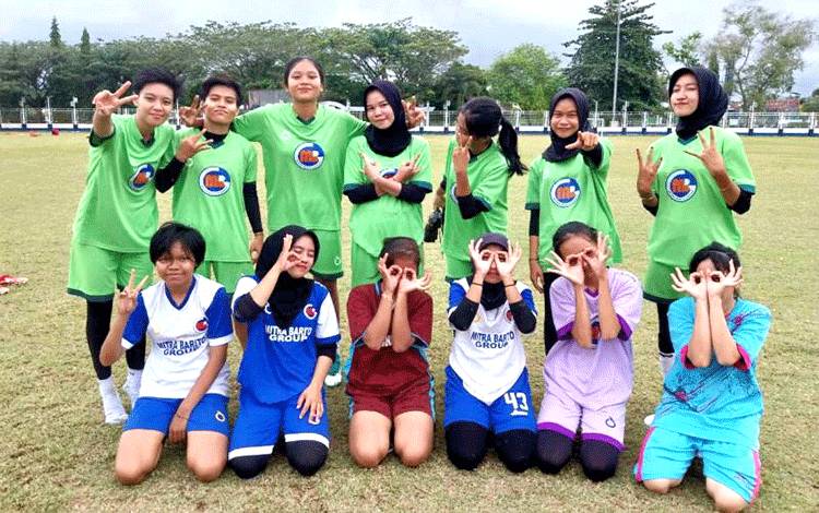 Tim sepak bola putri Mitra Barito. (Foto: Dhani)