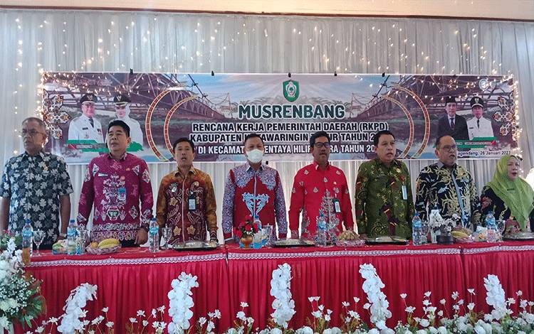 Musrenbang RKPD tahun anggaran 2024 Kecamatan Mentaya Hilir Utara dihadiri Sekda Kotim Fajrurrahman, dan Wakil Ketua DPRD Kotim Rudianur.