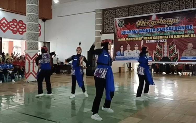 Lomba Paduan Suara dan Senam Kreasi Meriahkan HUT ke-23 DWP di Kapuas