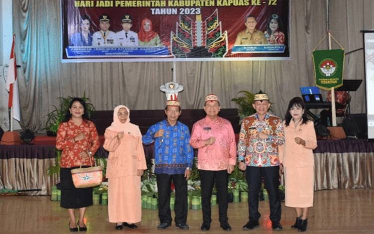 Bupati Apresiasi DWP Kapuas Gelar Lomba Paduan Suara dan Senam Kreasi