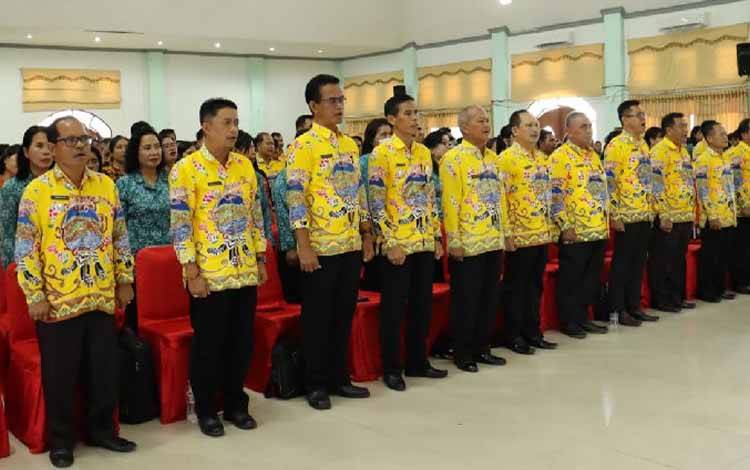 Camat se Kabupaten Gunung Mas saat mengikuti rapat koordinasi tata kelola pemerintahan,?optimalisasi pelaksanaan penggunaan dana desa dan penguatan peran tp pkk dalam percepatan penurunan stunting. (FOTO: DISKOMINFOSANTIK GUMAS)