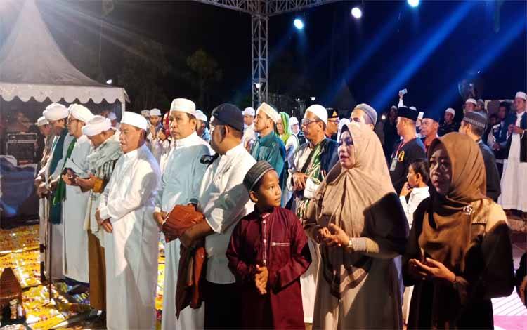 Bupati Kotim Hadiri Haul Abah Guru Sekumpul Meski Gerimis
