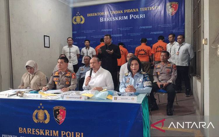 Polri Tangkap Dua Buronan Kasus Gagal Ginjal
