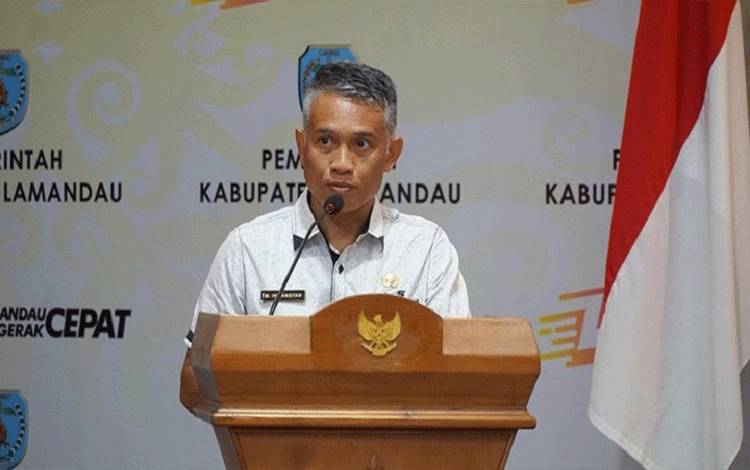 Sekda Kabuapaten Lamandau Muhamad Irwasnyah buka rakor bersama pimpinan OPD di lingkup pemkab setempat. Ia minta semua ASN jaga netralitas. (FOTO : HENDI NURFALAH)